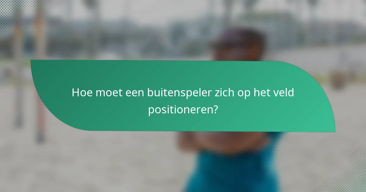Hoe moet een buitenspeler zich op het veld positioneren?